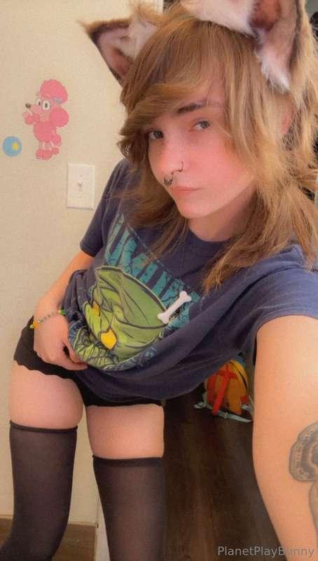 I’m adding cosplays to my wishlist on Amazon and Throne hehe..