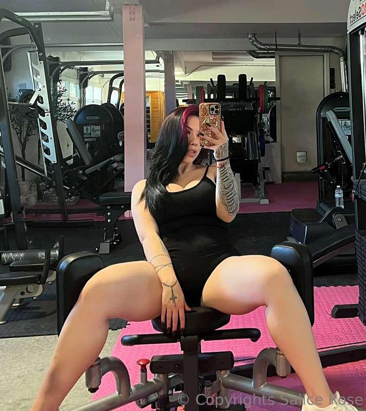 ⚠️⚠️ HAPPY SEXY MONDAY!! Time to get NASTY in the DMS 👅💦 DM ..