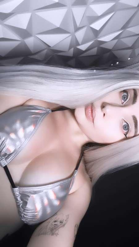 Consigue el videito sin filtro rojo por chat 💬