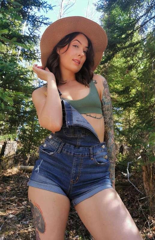  I hope my cucumbers grow big and long. Don't you? 😏🥒