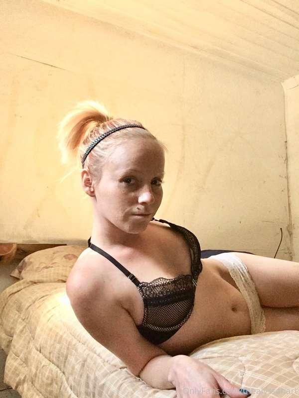 https://instagram.com/thealyssahart?r=nametag   <——. Instagr..