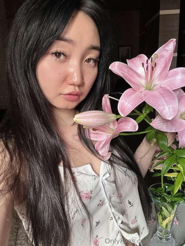 I am in love with the fact that we made flowers at home a tr..