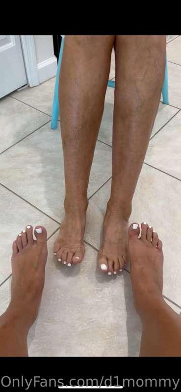 BIG mama and @marietemara wiggling the toes ❤️❤️ in your DM’..