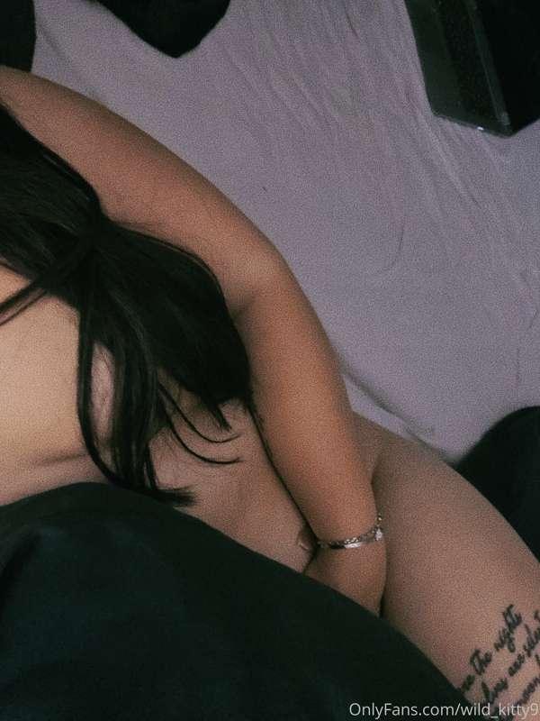 Sunday are for laying naked in bed🤪