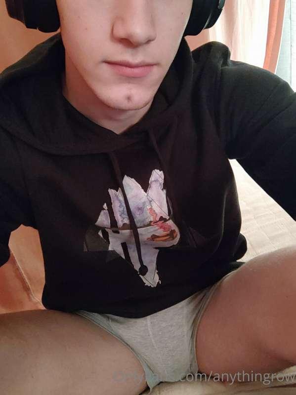 cooouple of pics for you ;3 got a new hoodie (it has ropes f..