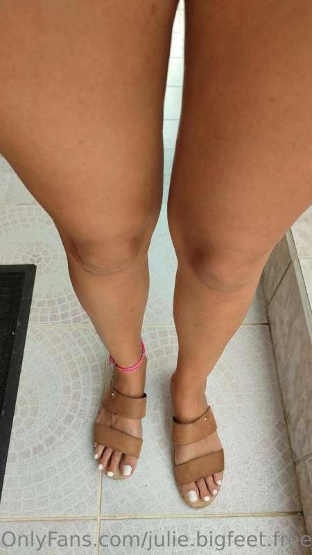 Legs for days 🔥 😏

Sub to my VIP page to see a lot more @jul..