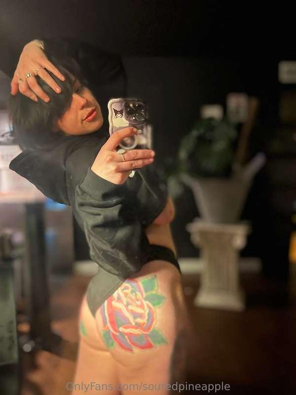 𝓌𝑜𝓊𝓁𝒹 𝓎𝑜𝓊 𝓁𝑒𝓉 𝓂𝑒 𝓇𝒾𝒹𝑒 𝓎𝑜𝓊𝓇 𝒻𝒶𝒸𝑒?🖤