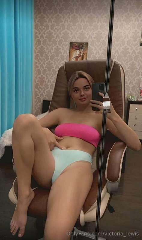 💖𝐅𝐑𝐄𝐄𝐄 𝐒𝐔𝐁𝐒𝐂𝐑𝐈𝐏𝐓𝐈𝐎𝐍💖 Sweet cute @aria_stark just turned 18 y..