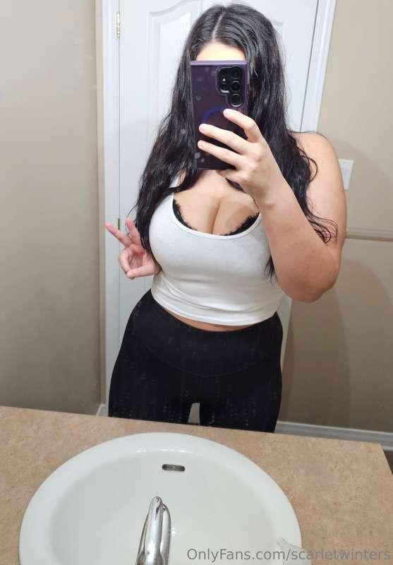 Mmm what are your plans for this weekend cuties 😍 
