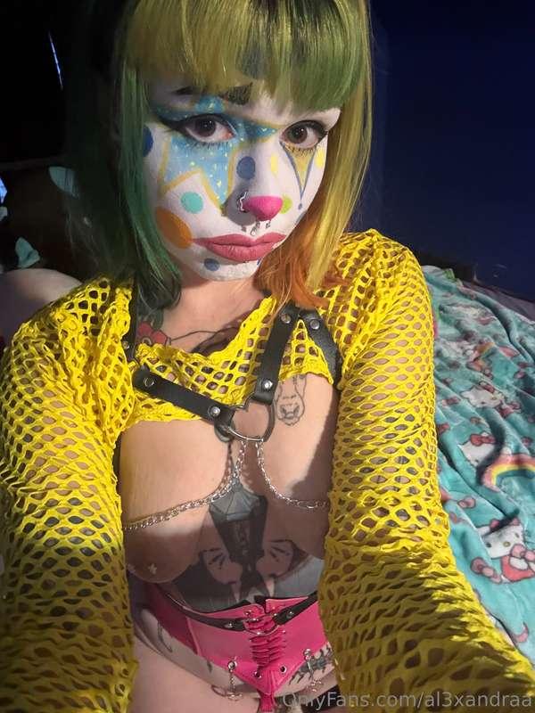 hehe some clown pics for you ;3 recorded a cute video today ..