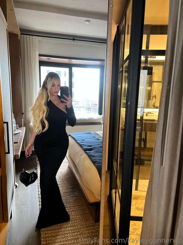 Trying on a new hairstyle today❤ Do you like it, babe? 🥰
