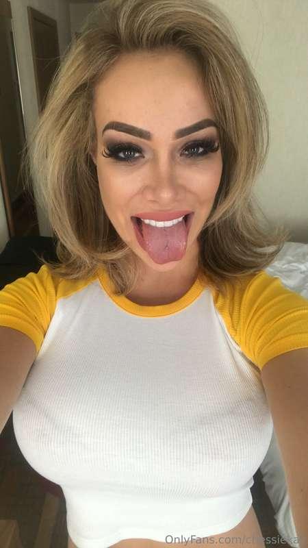 Cum on my tongue please!! Happy Christmas! Ps all customs wi..