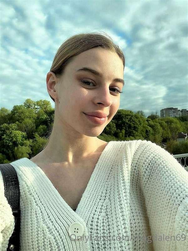 If you'd see me on a dating app, would you Swipe left or rig..