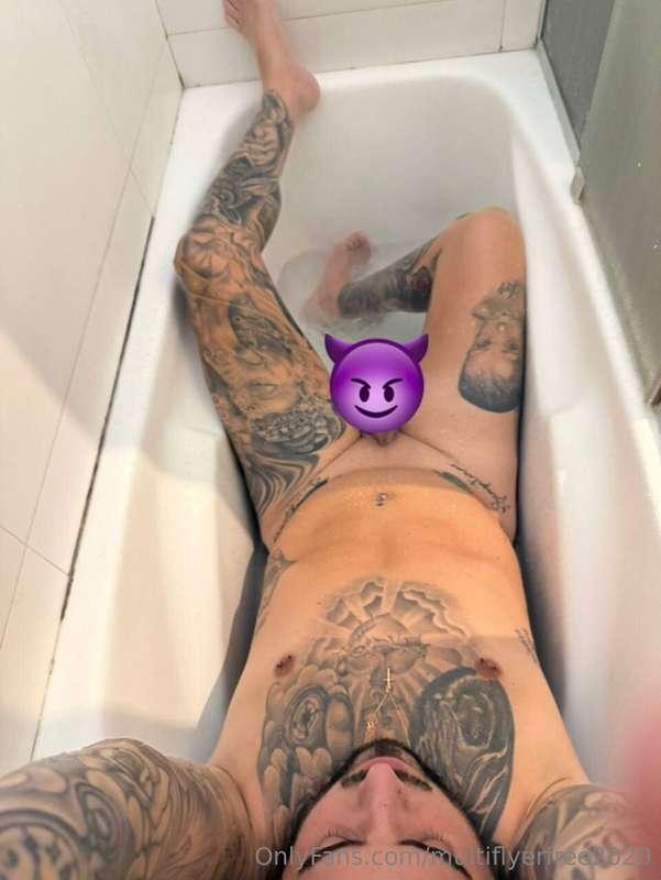 🔥Free Subscription 🔥@nicoink  @nicoinkHot and horny🔥😋 guy 33..