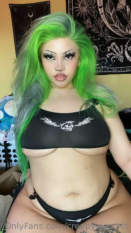 Hii so I have some foot content coming and maybe a JOI, do y..