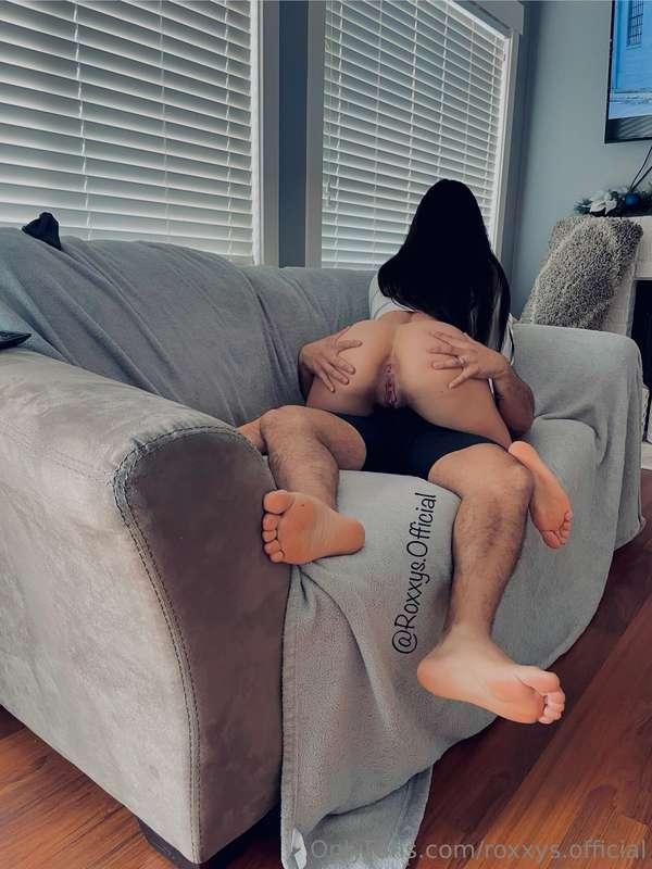 Wouldn’t mind getting my booty licked while hubby fucks my 🐱..