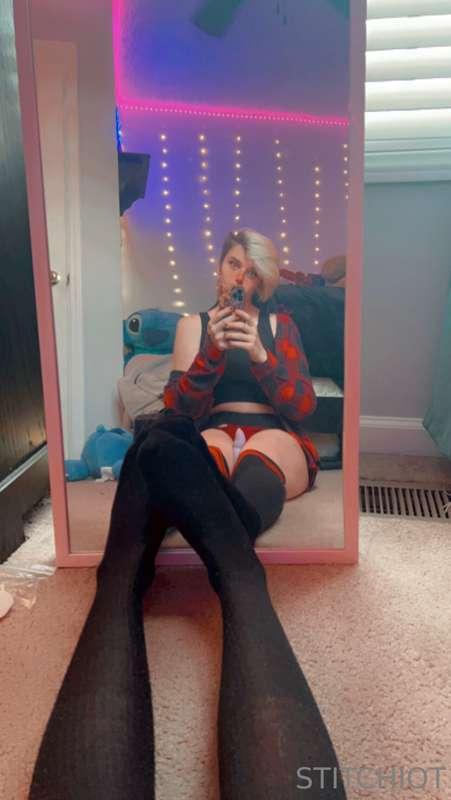 Hi babes! I took a TON of photos last night, how cute am I? ..