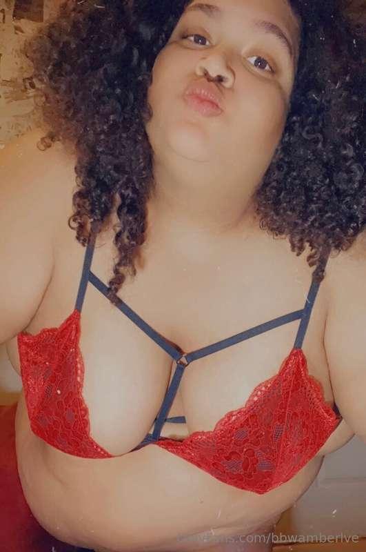 Not trying to be sexy—it just happens when I’m stuffed 🐷🔥