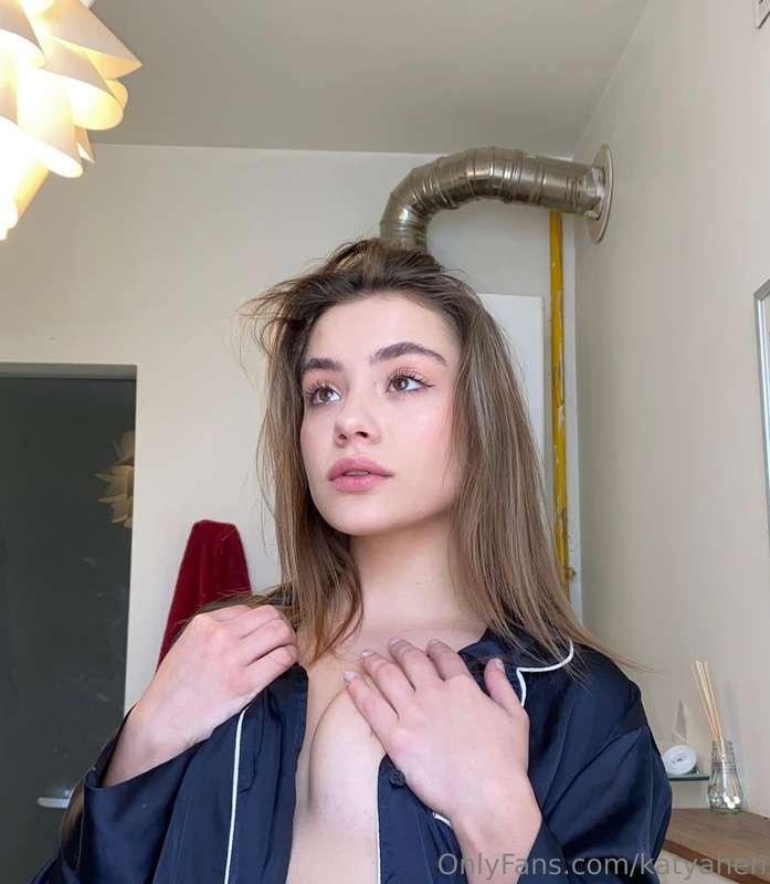## 💕💕💕CUTE GIRL💕💕💕Juicy girl with no limits @ilona_garna 🔞😈 ..