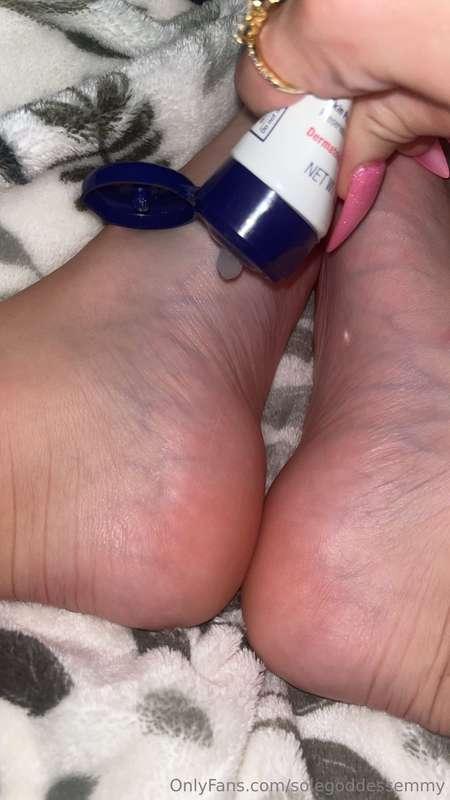 Lotion gang! 😉 I have some extra lotion if you need it? 