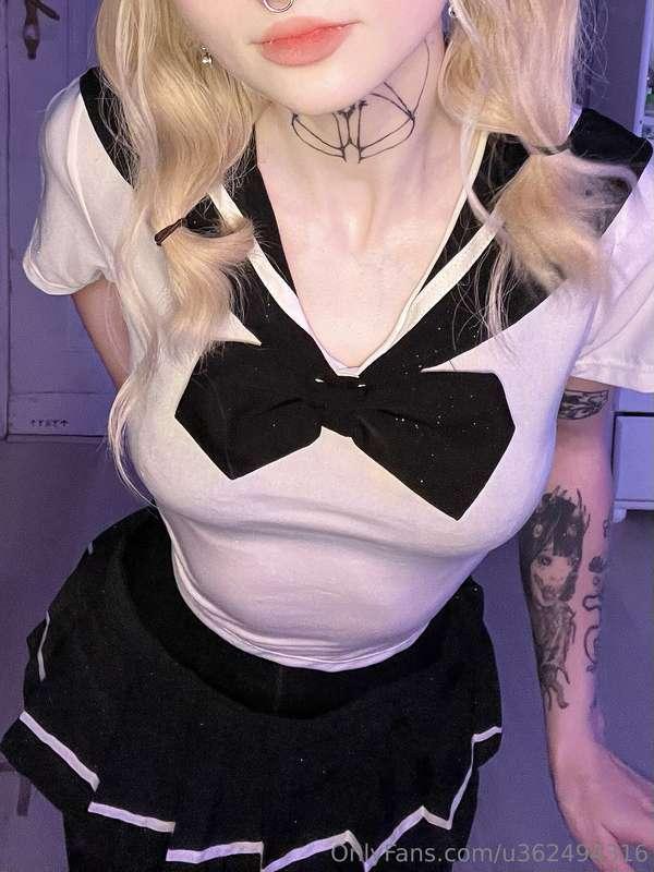 i’m either a cursed doll or ur dream girl, depends on the li..
