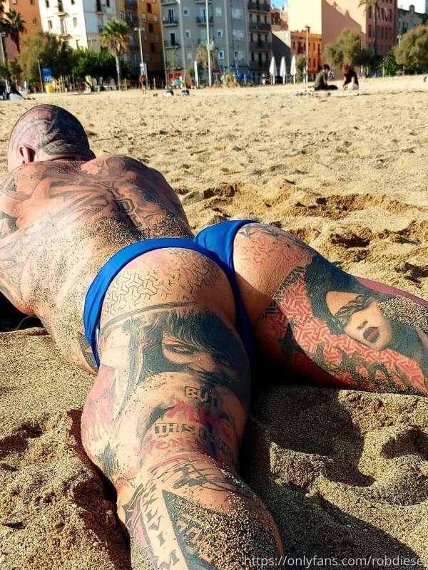 As promised..pics of my ass on the beach. 
Como prometí..fot..