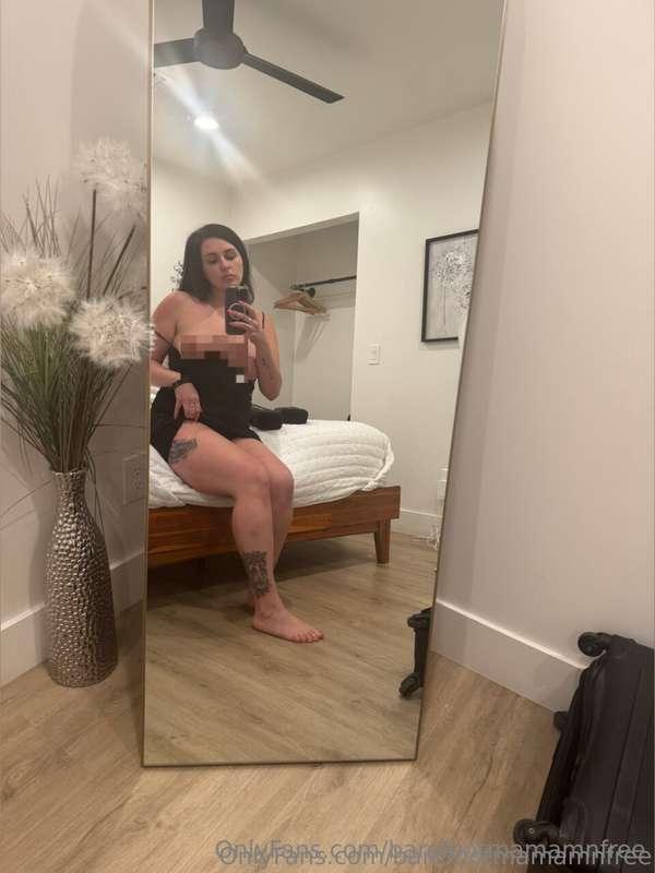 Could you please help a milf out of her dress? 😘