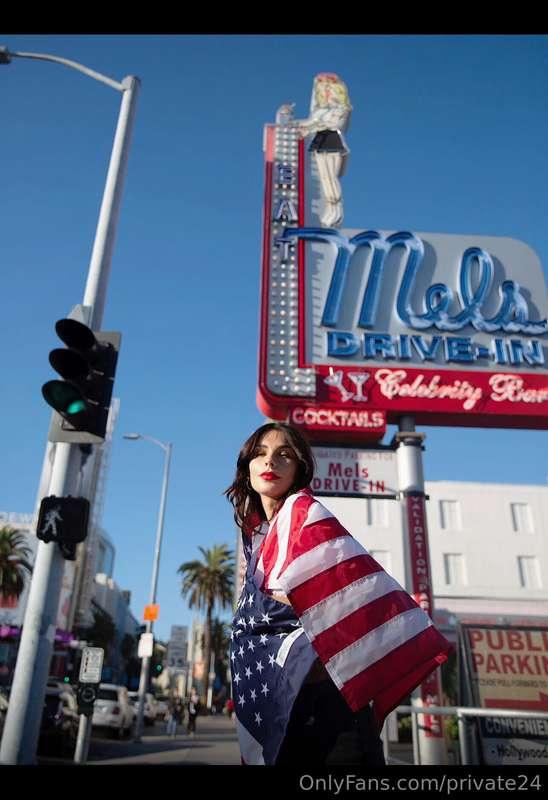 Tell me I'm your national anthem . Red, ❤️white, 🤍blue💙 is i..