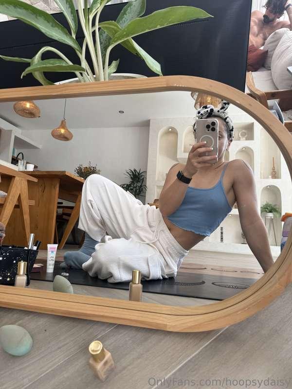Would you rather be in the photo… or the one taking it? 😈❤️