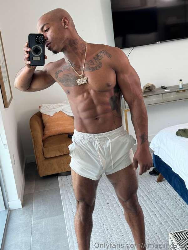Muscles that tease and please... let’s play this game! 😏💖