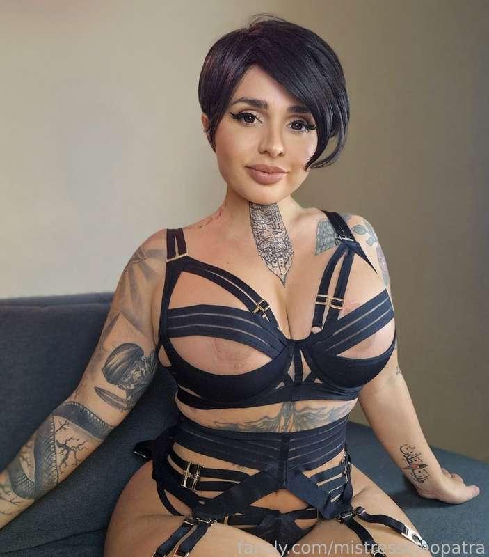 Your mistress is ready to play. 😈🔥