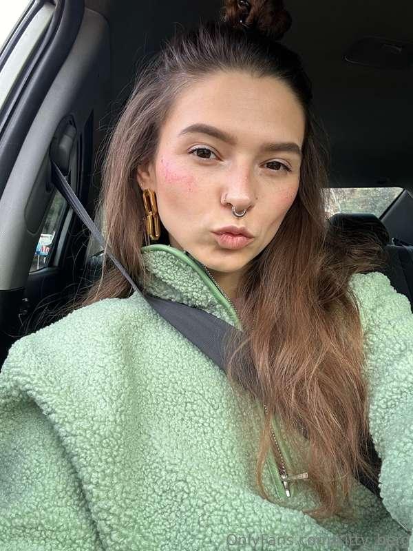 I’m obsessed with myself, especially with my makeup looks)