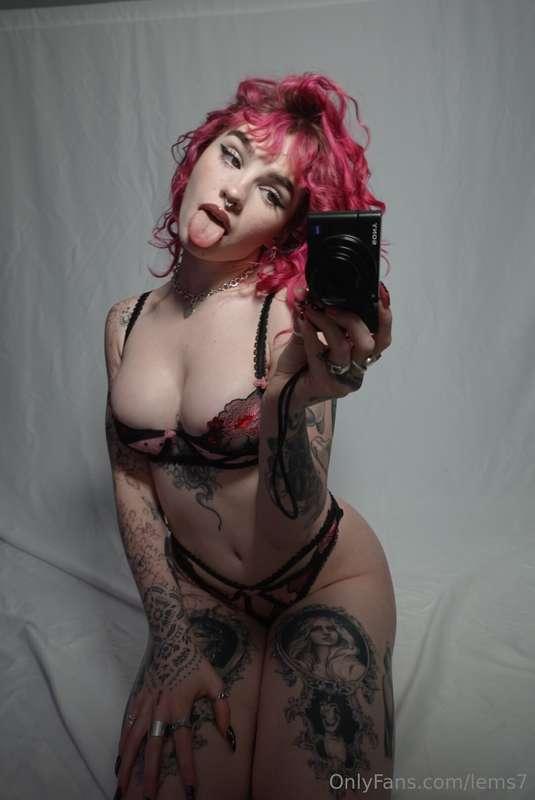 i look good bent over too, wanna see? 😇