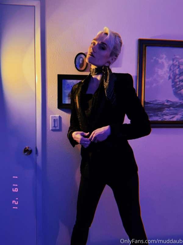 🥓 prosciutto cosplay 🥓 
part 1: seduction in a suit 😈
had a ..