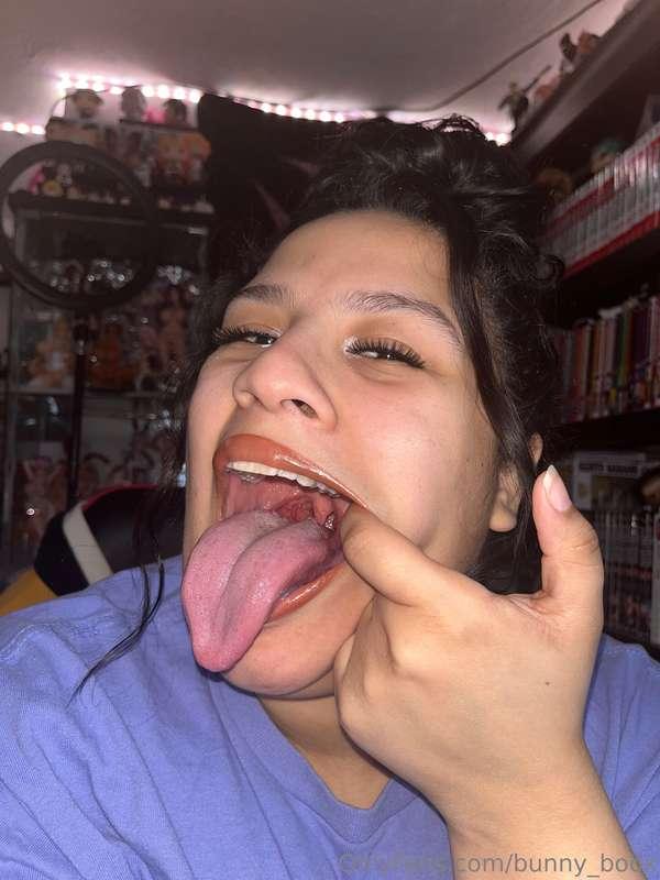 my tongue looks like the perfect slide to play on ⊹₊⋆