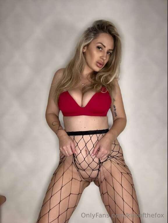 Gorgeous breasts and a delicious pussy are only hers @lilly...