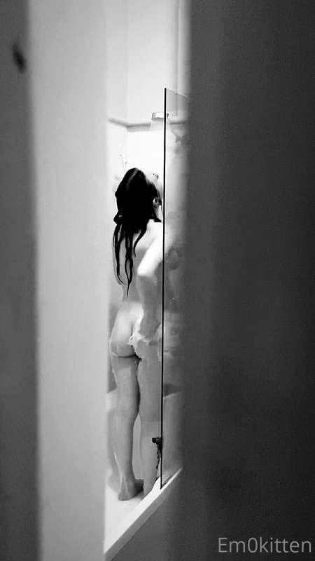 New video will be up tonight on my main @em0kitten
Getting f..