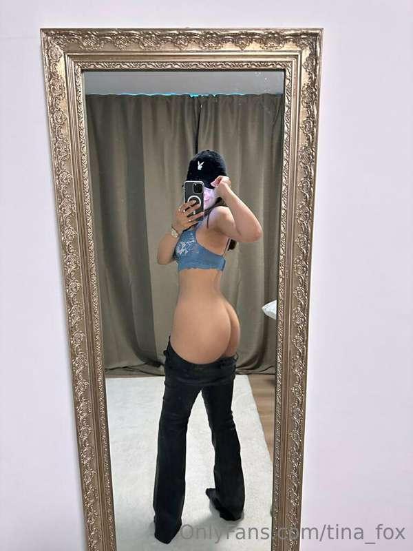 just give me a second. i'm gonna get ready  😜😜😜