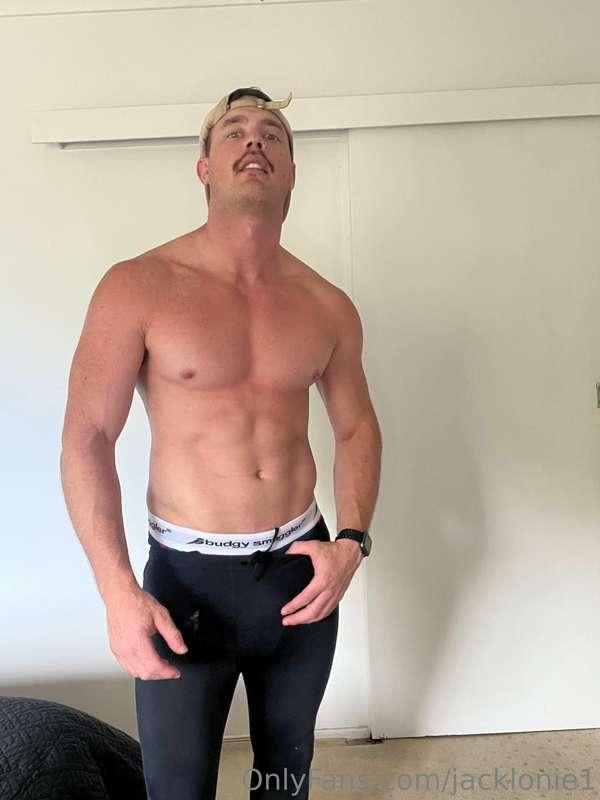 Simply sexy with my bulge! 🔥 How you like that when I slide ..