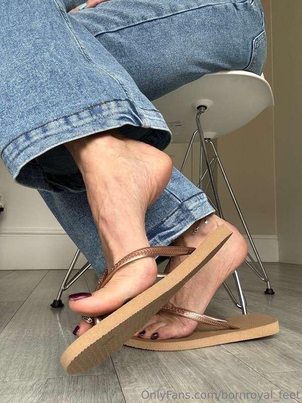 I love making you weak to your knees while you feel my power
