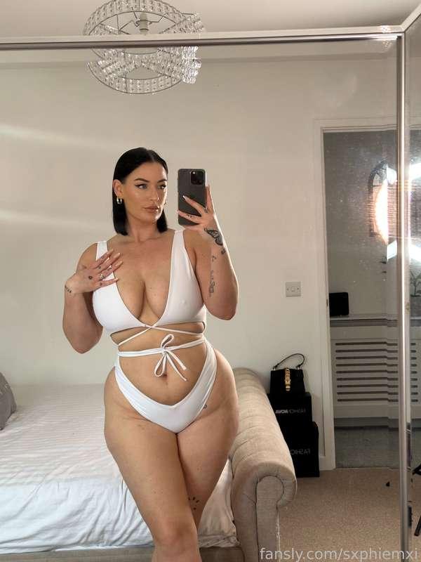 Do you like #realbody ? 

#fyp #milf #curvy #model #amateur