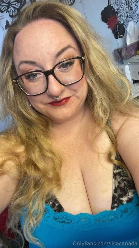 Heeey 😘 should I do a live stream soon?