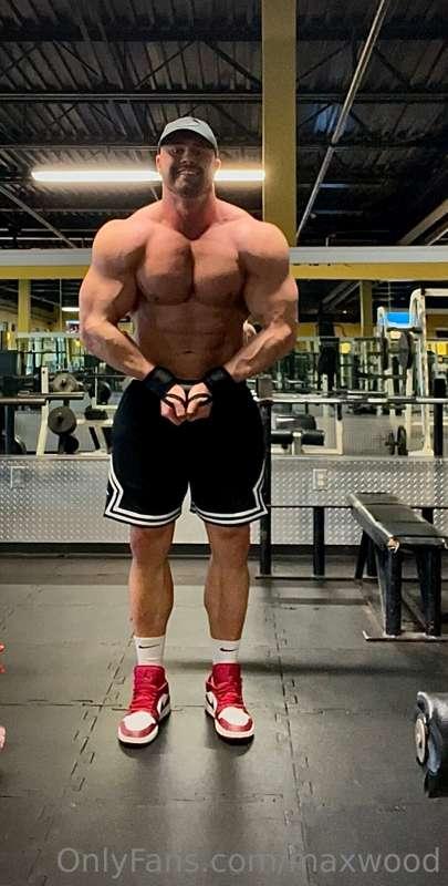 Lean mean muscle stud machine 🤤 
My best is yet to cum