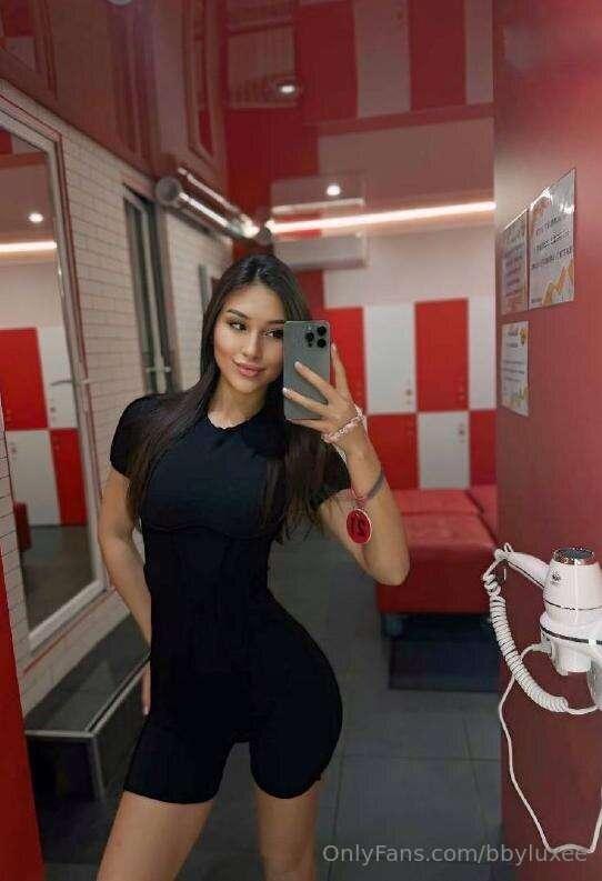 A CUTE BUT SO HOT BABE @niliaaa with a refined figure wants ..