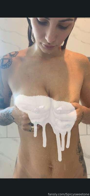 Spraying my sweet milk🍼 all over the shower glass and rubbing my tits all through it 🥛. Then I bring the camera into the shower so you can get up close and see mommy's big lactating nipples spray all over 🍼🍼🥵🥵

#milk #milky #lactation #lactating #milkymilf #milf #mommy #mommymilkers #breastfeeding #expressing #fyp