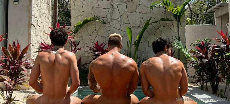 **FUCKIN SEXY COLLAB**  ME AND MY BOYS KNOW A THING OR TWO A..