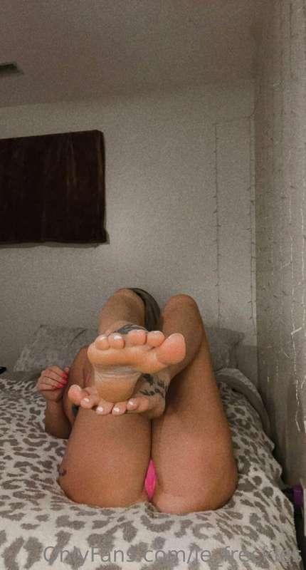 (OLD CONTENT) Watch me spread my holes as I fuck myself with..