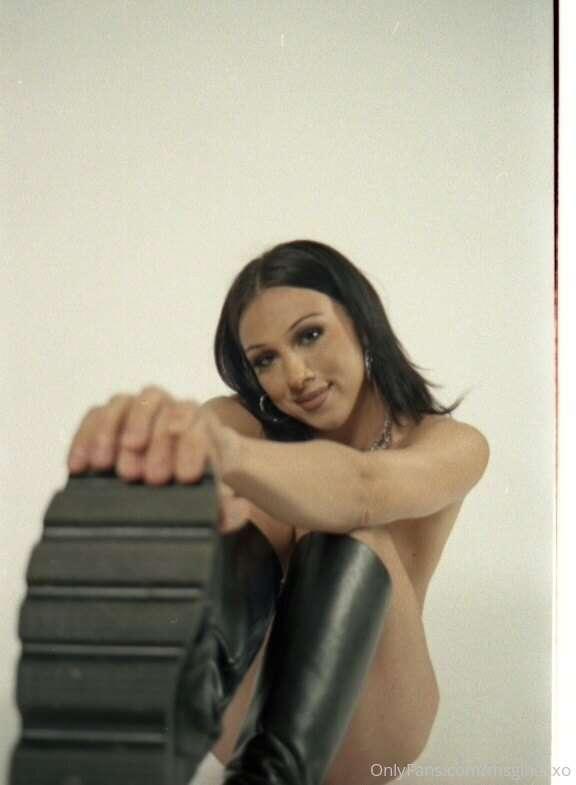 from a shoot a few days ago💋 which one is your favourite? X