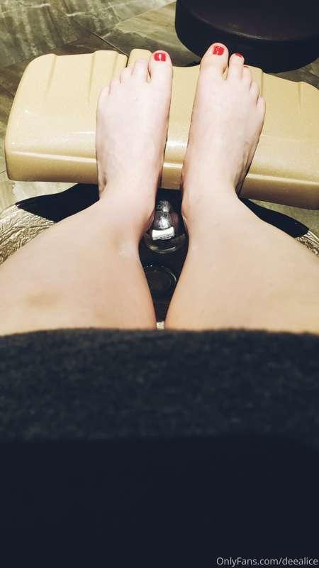 Any feet lovers on my feed? 😘 Got my nails done just for you..