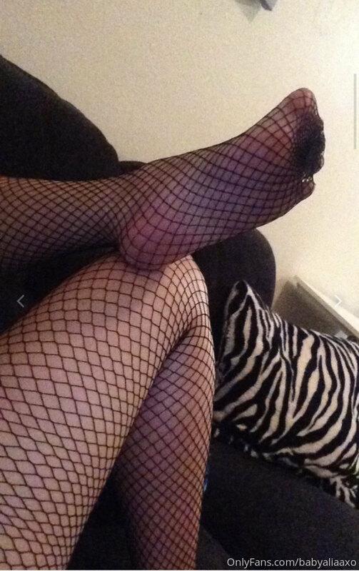 Want to see this thick godess do solo content? Then sub to h..